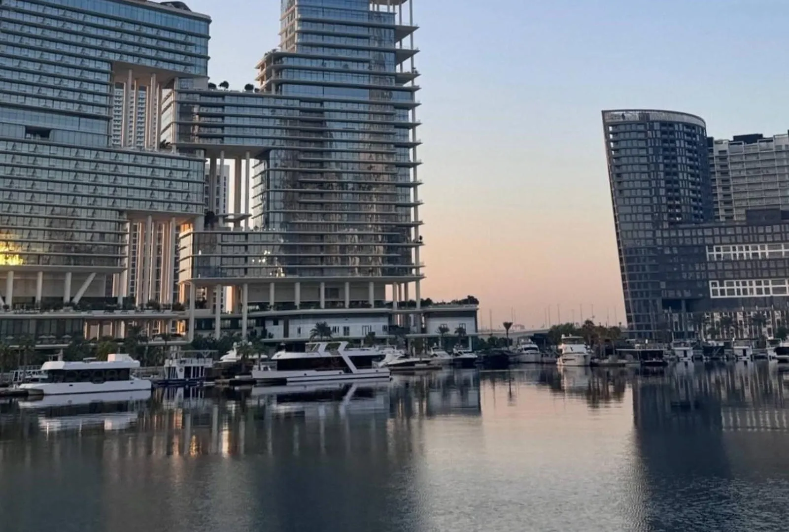 Spacious 1Bedroom, Burj Views, Infinity Pool Jacuzzi Дубай