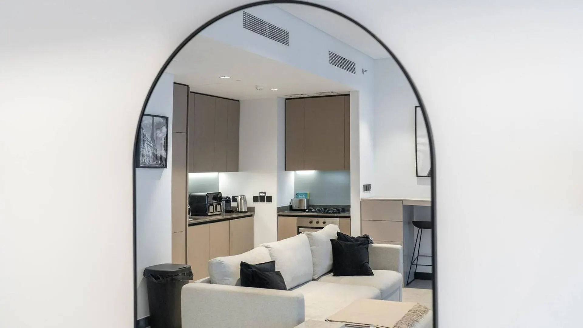 Spacious 1Bedroom, Burj Views, Infinity Pool Jacuzzi Дубай