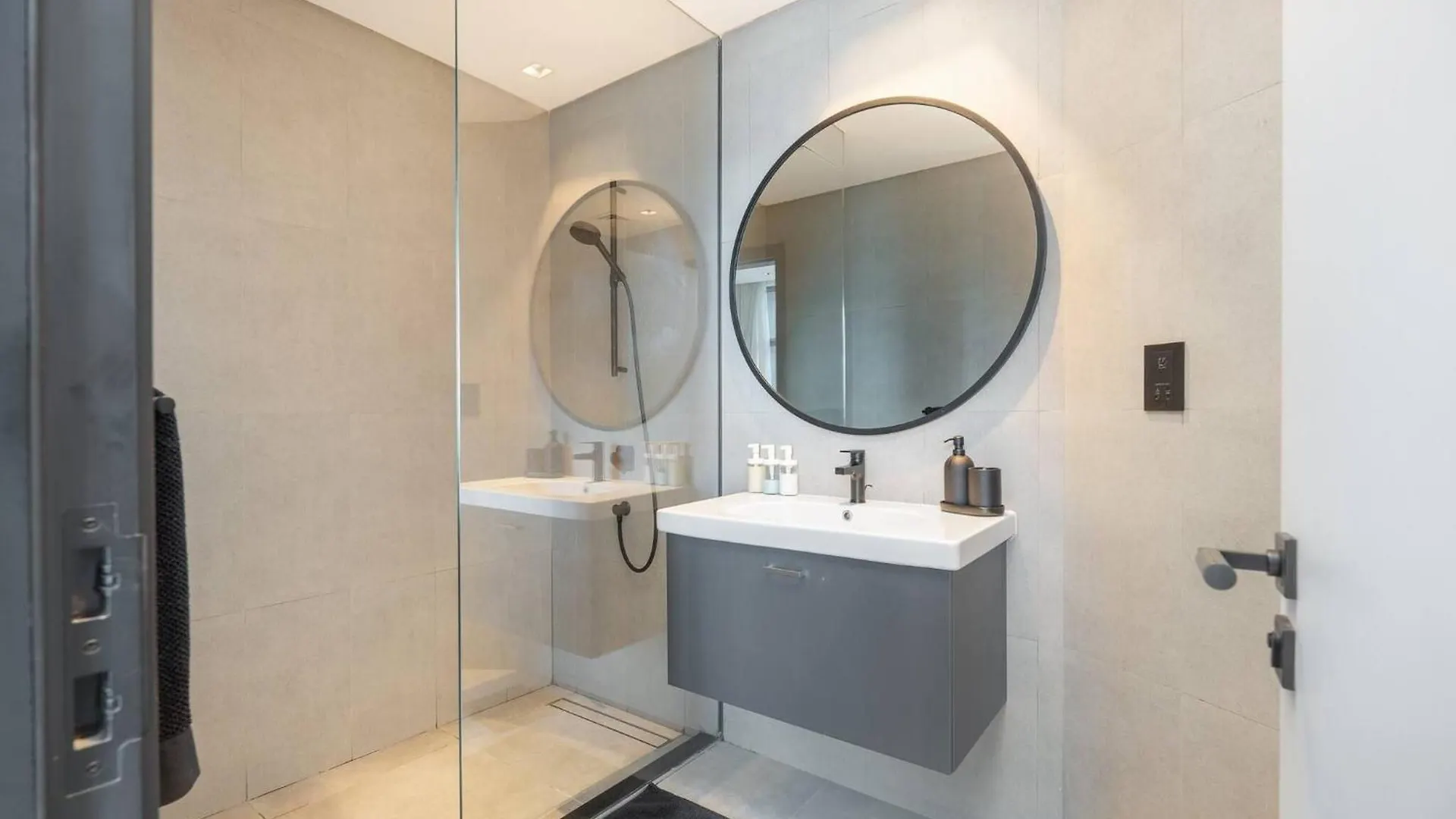 Apartament Spacious 1Bedroom, Burj Views, Infinity Pool Jacuzzi Dubaj