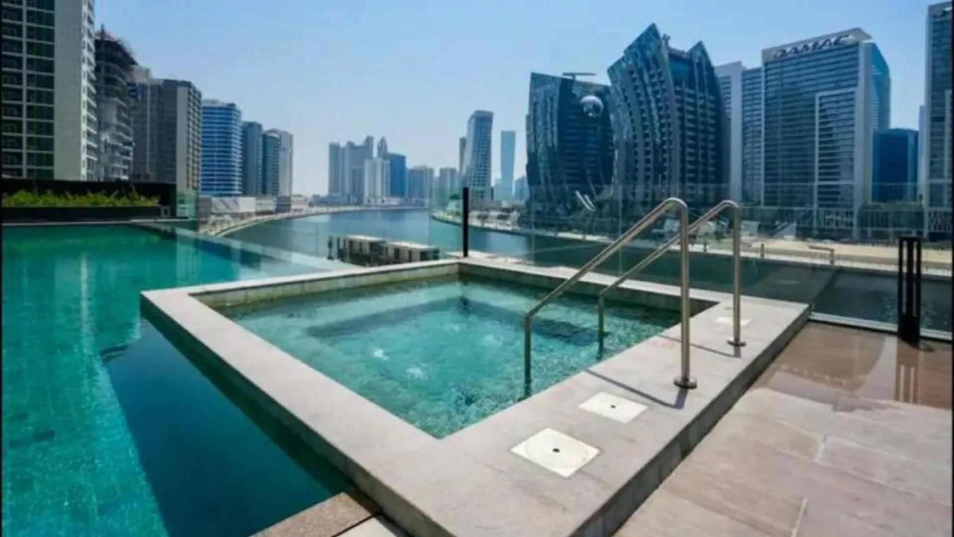 Spacious 1Bedroom, Burj Views, Infinity Pool Jacuzzi Dubai