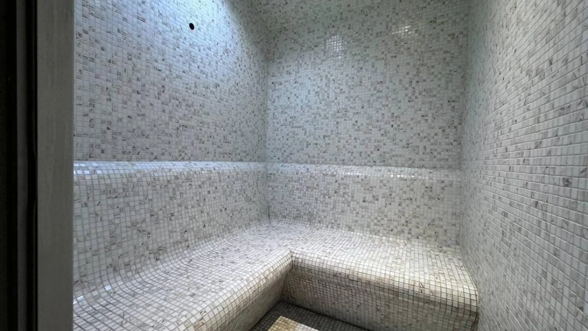 Spacious 1Bedroom, Burj Views, Infinity Pool Jacuzzi Dubai Apartment