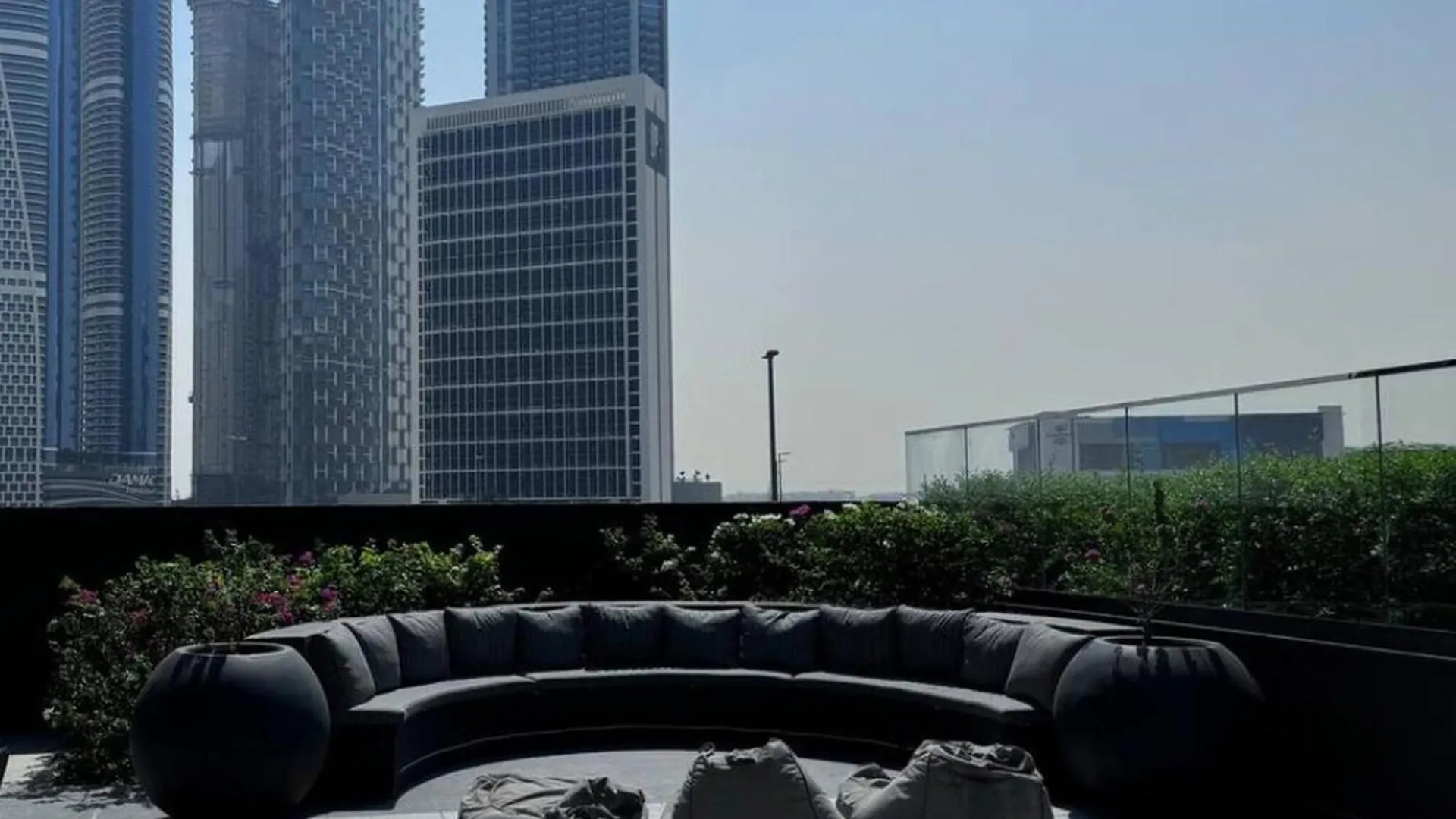 Spacious 1Bedroom, Burj Views, Infinity Pool Jacuzzi Dubai Apartment